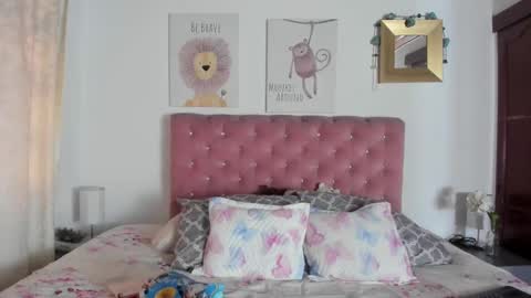 Snapshot of celesteredds chatting on 09-19-25, 11:33 Celeste online show from 09-19-25, 11:33
