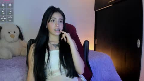 Snapshot of celestinepurple chatting on 11-17-25, 07:52 Celestineeeeee online show from 11-17-25, 07:52