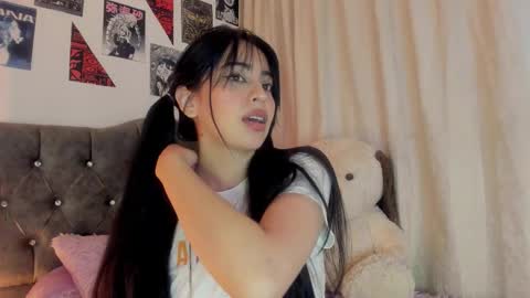 Snapshot of celestinepurple chatting on 12-17-25, 04:29 Celestineeeeee online show from 12-17-25, 04:29