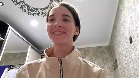 Snapshot of celindastoia chatting on 06-20-26, 10:29 Elizabeth online show from 06-20-26, 10:29