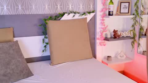 Snapshot of celine_lee chatting on 10-02-25, 06:59 Celine online show from 10-02-25, 06:59