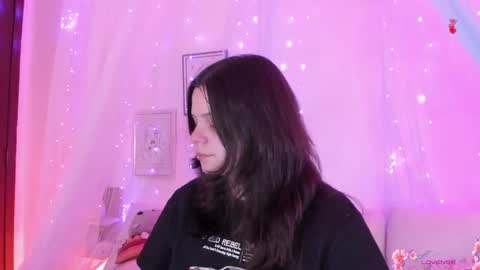 Hello guys my name is Sofi and Lizzie and  Vanessa online show from 09-09-25, 03:06