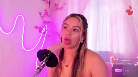 Hello guys my name is Sofi and Lizzie and  Vanessa online show from 10-03-25, 04:04