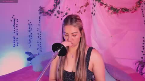 Hello guys my name is Sofi and Lizzie and  Vanessa online show from 11-18-25, 12:38