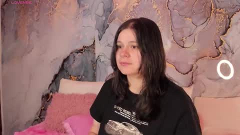 Hello guys my name is Sofi and Lizzie and  Vanessa online show from 03-18-26, 05:21