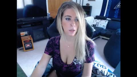 Snapshot of cessprinn chatting on 12-27-24, 03:04 Marie online show from 12-27-24, 03:04