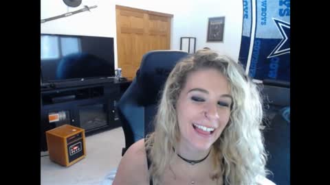 Snapshot of cessprinn chatting on 01-09-25, 06:36 Marie online show from 01-09-25, 06:36