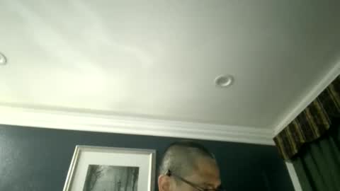 Snapshot of ch383331986 chatting on 10-18-25, 10:38 HAHA online show from 10-18-25, 10:38
