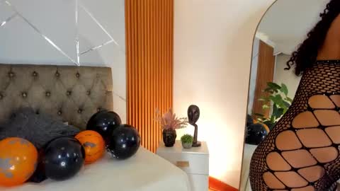 CHAARLOTTEE online show from 10-11-25, 09:35