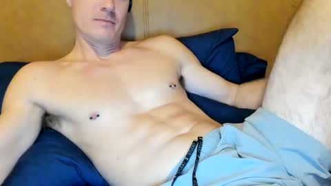 Snapshot of chadfox chatting on 11-20-25, 07:13 Chad online show from 11-20-25, 07:13