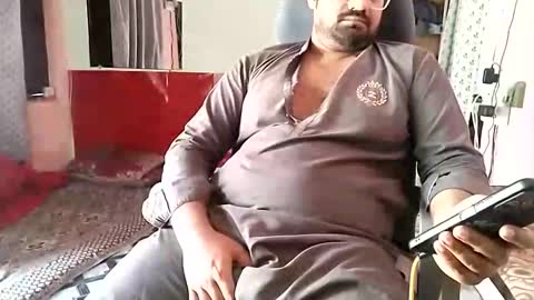 Snapshot of chadipluskhangarh chatting on 02-25-26, 07:18 Stormydick online show from 02-25-26, 07:18