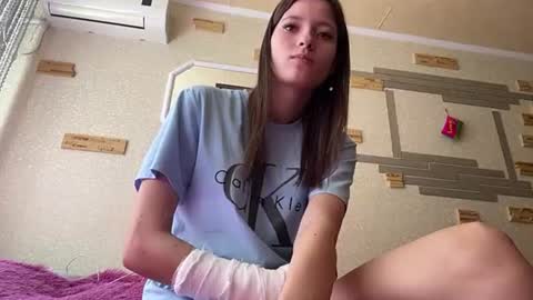 Snapshot of chaesoffel chatting on 06-20-26, 08:17 Luna online show from 06-20-26, 08:17