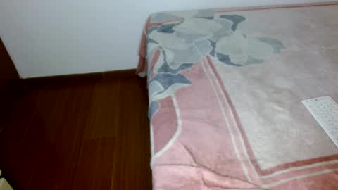 Snapshot of chanell_parisi chatting on 02-21-25, 01:55 chanell online show from 02-21-25, 01:55