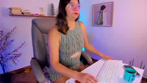 Snapshot of chanell_taylor_ chatting on 07-17-26, 12:01 chanell online show from 07-17-26, 12:01