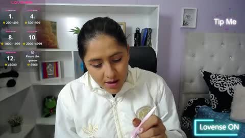 Snapshot of chantal_adams0 chatting on 06-17-26, 01:12 chantal online show from 06-17-26, 01:12