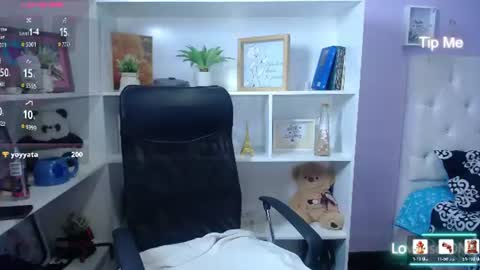 Snapshot of chantal_adams0 chatting on 06-25-26, 02:10 chantal online show from 06-25-26, 02:10