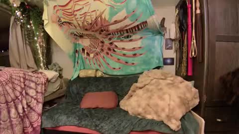 Snapshot of chaosfish chatting on 10-24-25, 02:41 fish online show from 10-24-25, 02:41