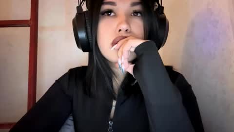 Lola online show from 12-02-25, 06:25