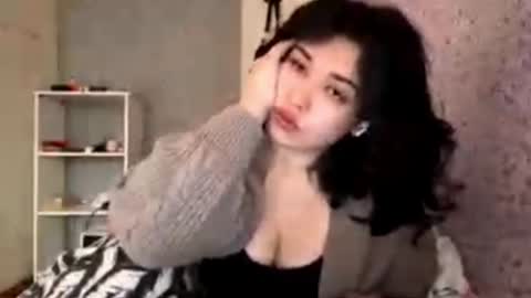 Lola online show from 12-21-25, 04:19