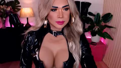 Snapshot of charismatic_apple chatting on 01-14-26, 05:40 charismatic_apple online show from 01-14-26, 05:40