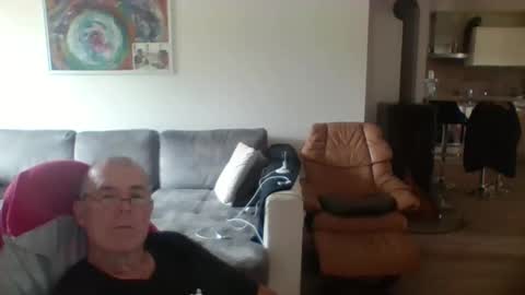 Snapshot of charles6064 chatting on 05-10-26, 11:37 charles6064 online show from 05-10-26, 11:37
