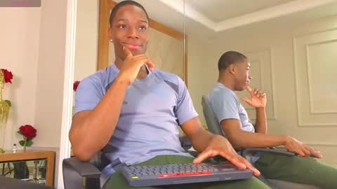 Snapshot of charlesbrown_ chatting on 06-11-26, 01:42 charlesbrown_ online show from 06-11-26, 01:42
