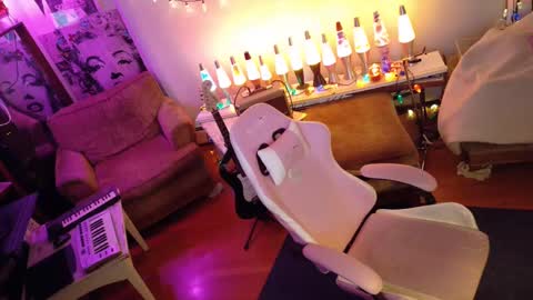 Charli online show from 01-05-25, 09:57