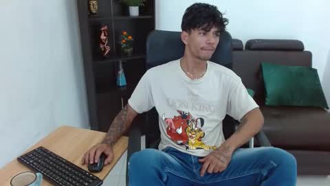 Snapshot of charlie_oconnor chatting on 01-29-25, 03:33 Charlie oconnor online show from 01-29-25, 03:33