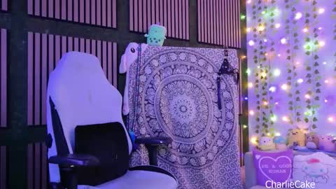 Charlie Cake online show from 12-22-25, 06:21