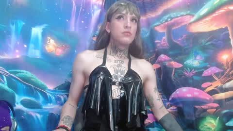 Snapshot of charlotbelucci_ chatting on 01-25-25, 12:06 Ale punky online show from 01-25-25, 12:06