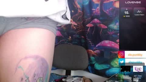 Snapshot of charlotbelucci_ chatting on 02-07-25, 12:39 Ale punky online show from 02-07-25, 12:39
