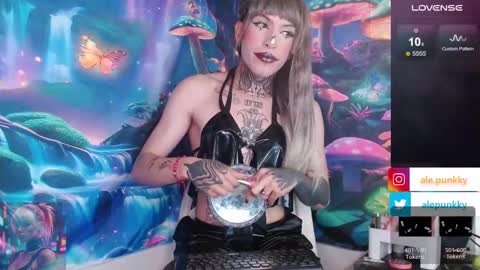 Snapshot of charlotbelucci_ chatting on 02-11-25, 01:09 Ale punky online show from 02-11-25, 01:09