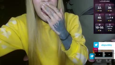 Snapshot of charlotbelucci_ chatting on 09-14-25, 06:12 Ale punky online show from 09-14-25, 06:12