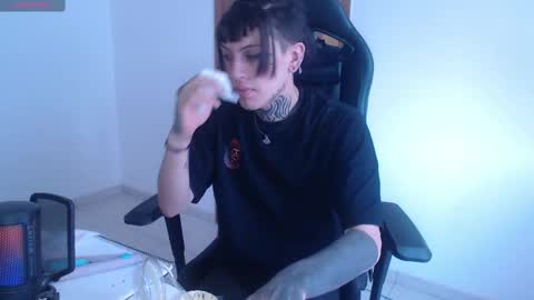 Snapshot of charlotbelucci_ chatting on 10-07-25, 10:23 Ale punky online show from 10-07-25, 10:23