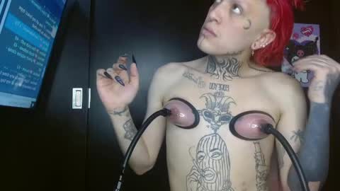 Snapshot of charlotbelucci_ chatting on 04-28-26, 02:22 Ale punky online show from 04-28-26, 02:22