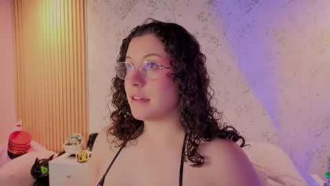 Snapshot of charlote__miller chatting on 06-14-26, 12:40 You honey online show from 06-14-26, 12:40