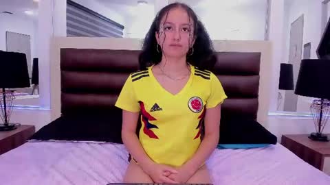 Snapshot of charlotetaylor chatting on 06-11-26, 12:32 charlot online show from 06-11-26, 12:32