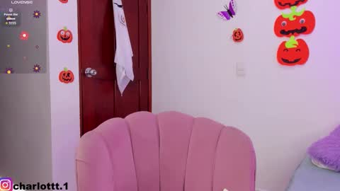 charlott online show from 10-21-25, 03:18