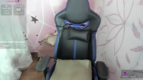 Snapshot of charlott_daphne chatting on 12-24-24, 12:00 charlott_daphne online show from 12-24-24, 12:00