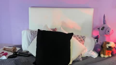 Char 3 online show from 09-17-25, 03:35