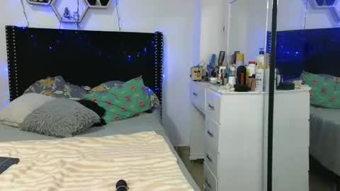 charlotte_027 online show from 04-07-26, 03:51