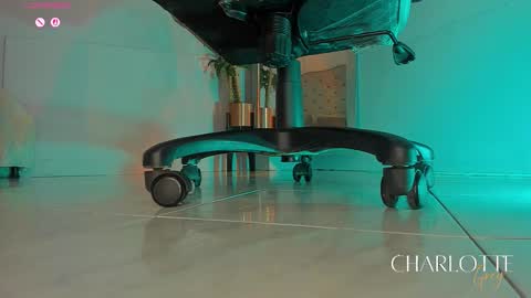 charlotte  grey online show from 12-02-25, 07:42