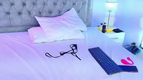 Snapshot of charlotte_etthan chatting on 01-22-25, 10:18 Charlotte online show from 01-22-25, 10:18