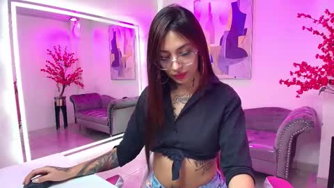 Snapshot of charlotte_etthan chatting on 10-16-25, 03:29 Charlotte online show from 10-16-25, 03:29