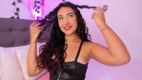 Snapshot of charlotte_jamees chatting on 03-02-25, 02:08 Charlotte james online show from 03-02-25, 02:08