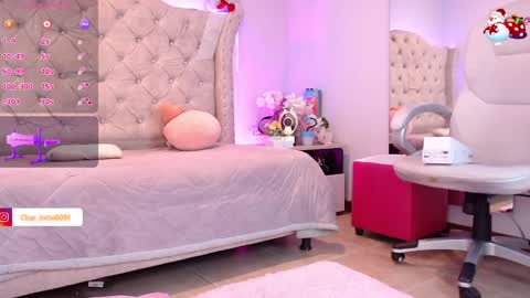 Snapshot of charlotte_jones__1 chatting on 12-17-24, 02:44 Charlotte online show from 12-17-24, 02:44