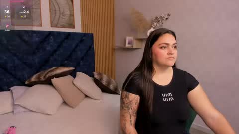 Snapshot of charlotte_mayers chatting on 04-13-26, 11:27 Charlotte Mayers online show from 04-13-26, 11:27