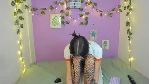 Snapshot of charlotte_queeen chatting on 12-12-24, 09:58 Charlotte online show from 12-12-24, 09:58