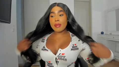 Snapshot of charlotte_tiller chatting on 05-27-26, 04:31 Yuli online show from 05-27-26, 04:31