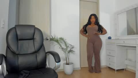 Snapshot of charlotte_tiller chatting on 06-22-26, 04:09 Yuli online show from 06-22-26, 04:09